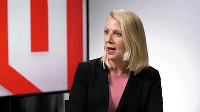 190828_christine2_430thumb