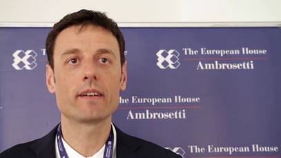 cashless-society-litalia-sta-fac